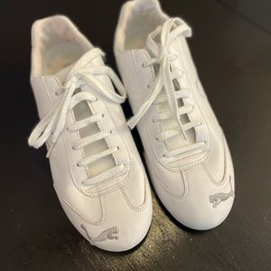 Vintage womens Puma sneakers